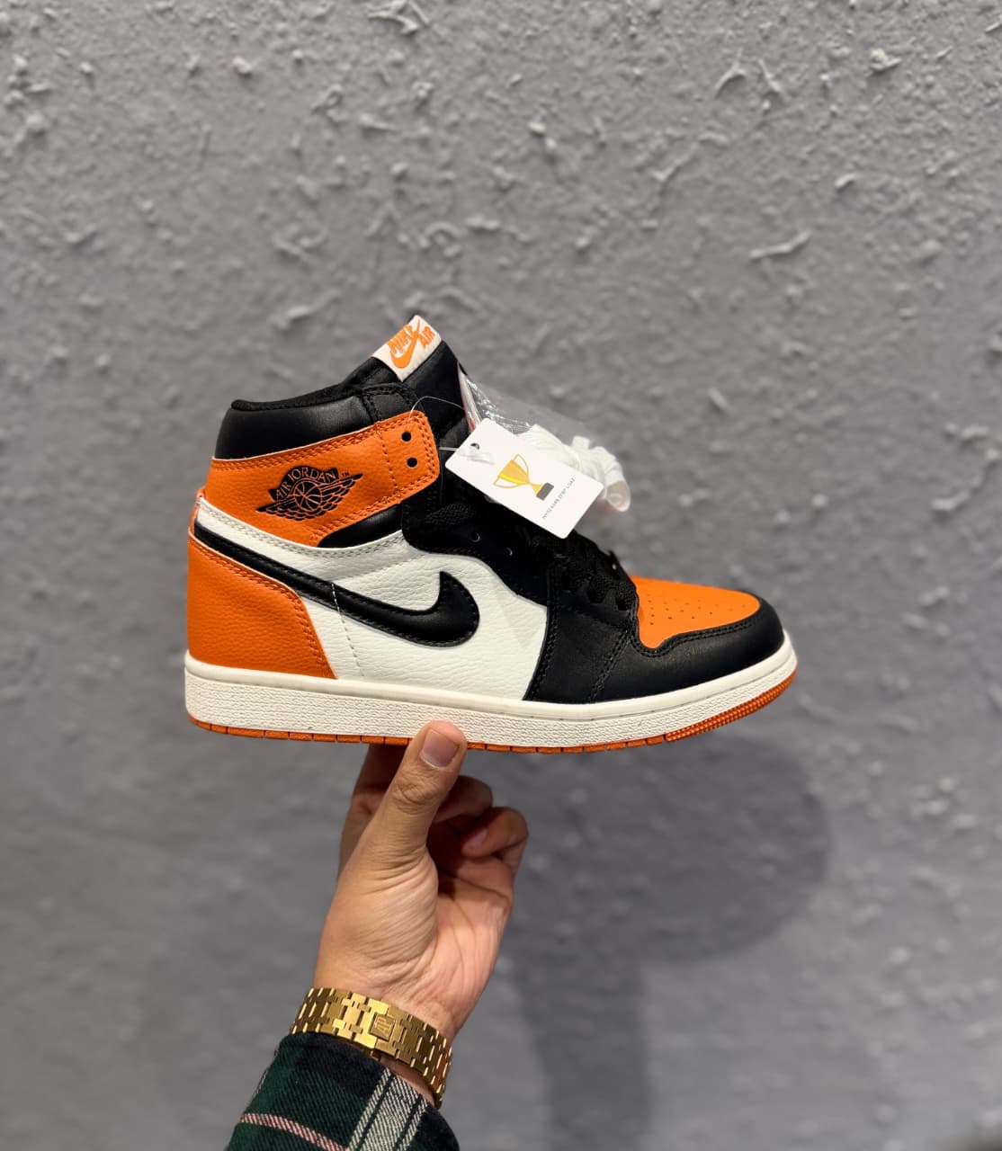 AIR JORDANS RETRO 1 HIGH SHATTERED BACKBOARD