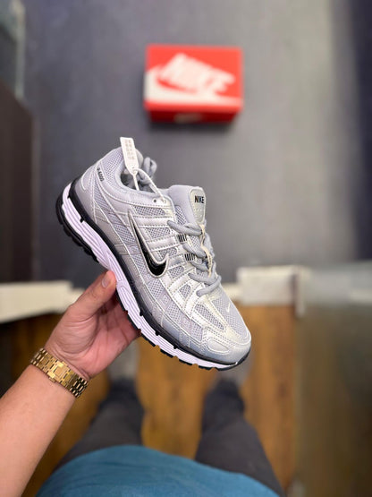 NIKE P-6000 TRAINER METALLIC BLACK TICK