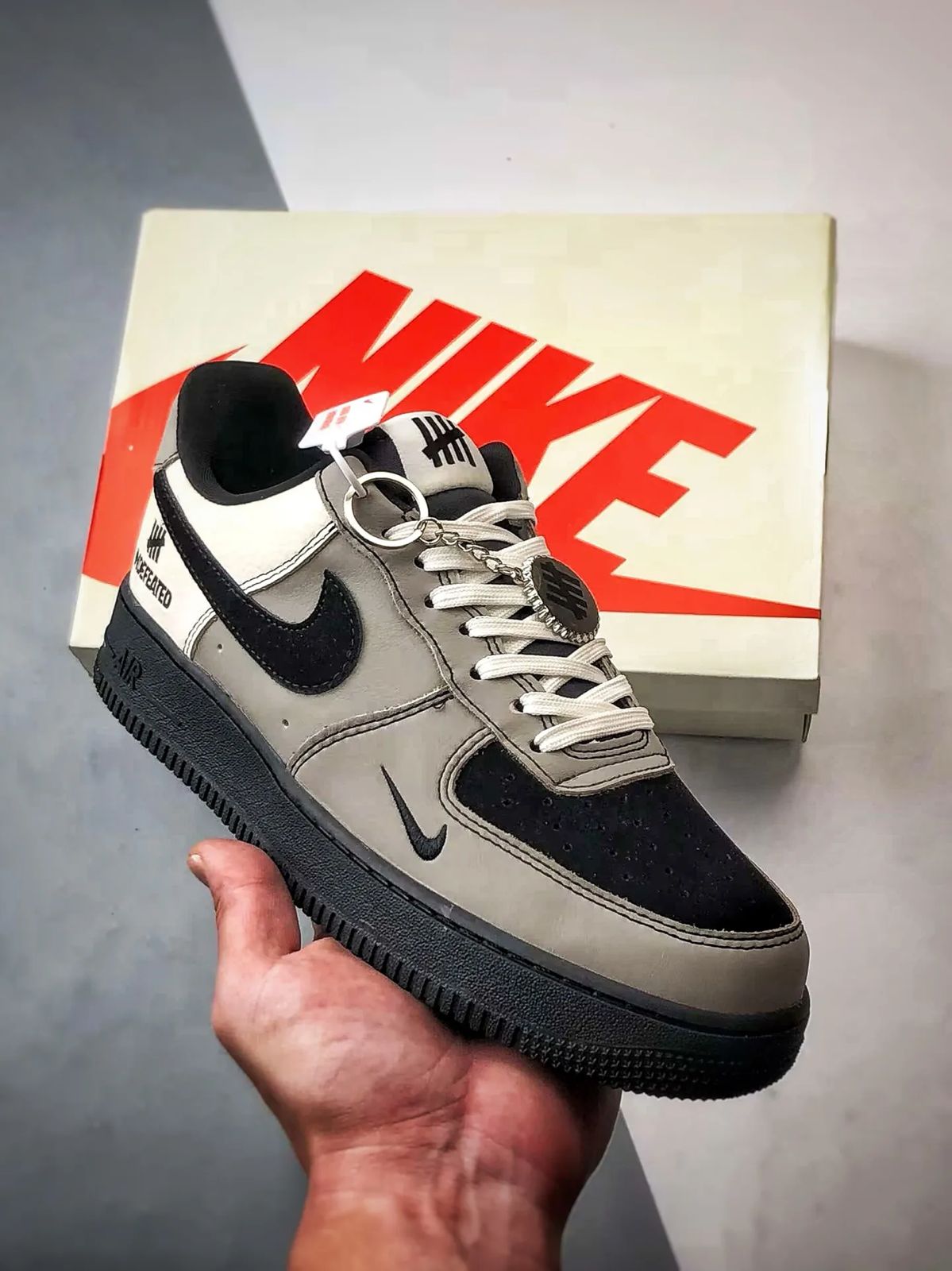 NIKE - AIRFORCE CUSTOM UNDEFEATED