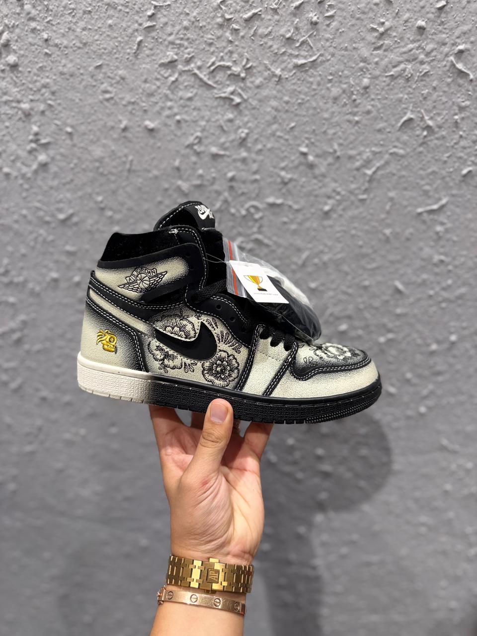 AIR JORDANS RETRO 1 MID CMFT ZOOM