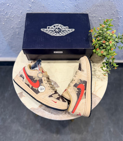 AIR JORDANS RETRO 1 LOW STUSSY X TRAVIS CAMO