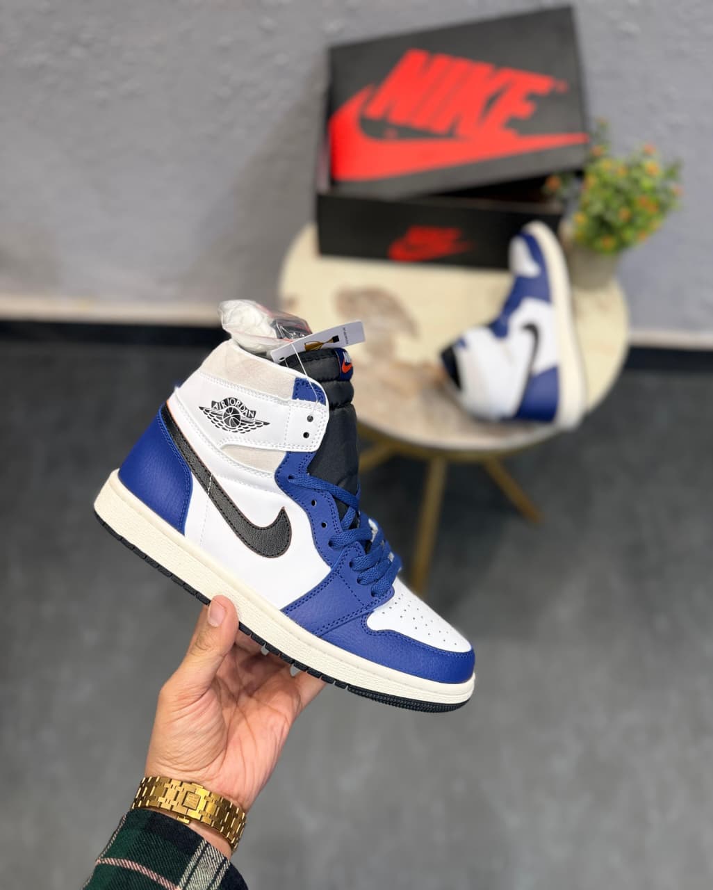 AIR JORDANS RETRO 1 MID AIR ROYAL