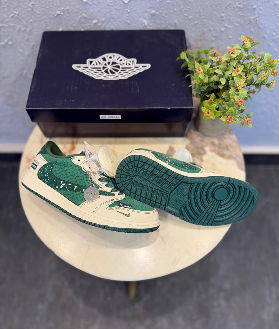 AIR JORDANS RETRO 1 REVERSE SUPREME GUCCI