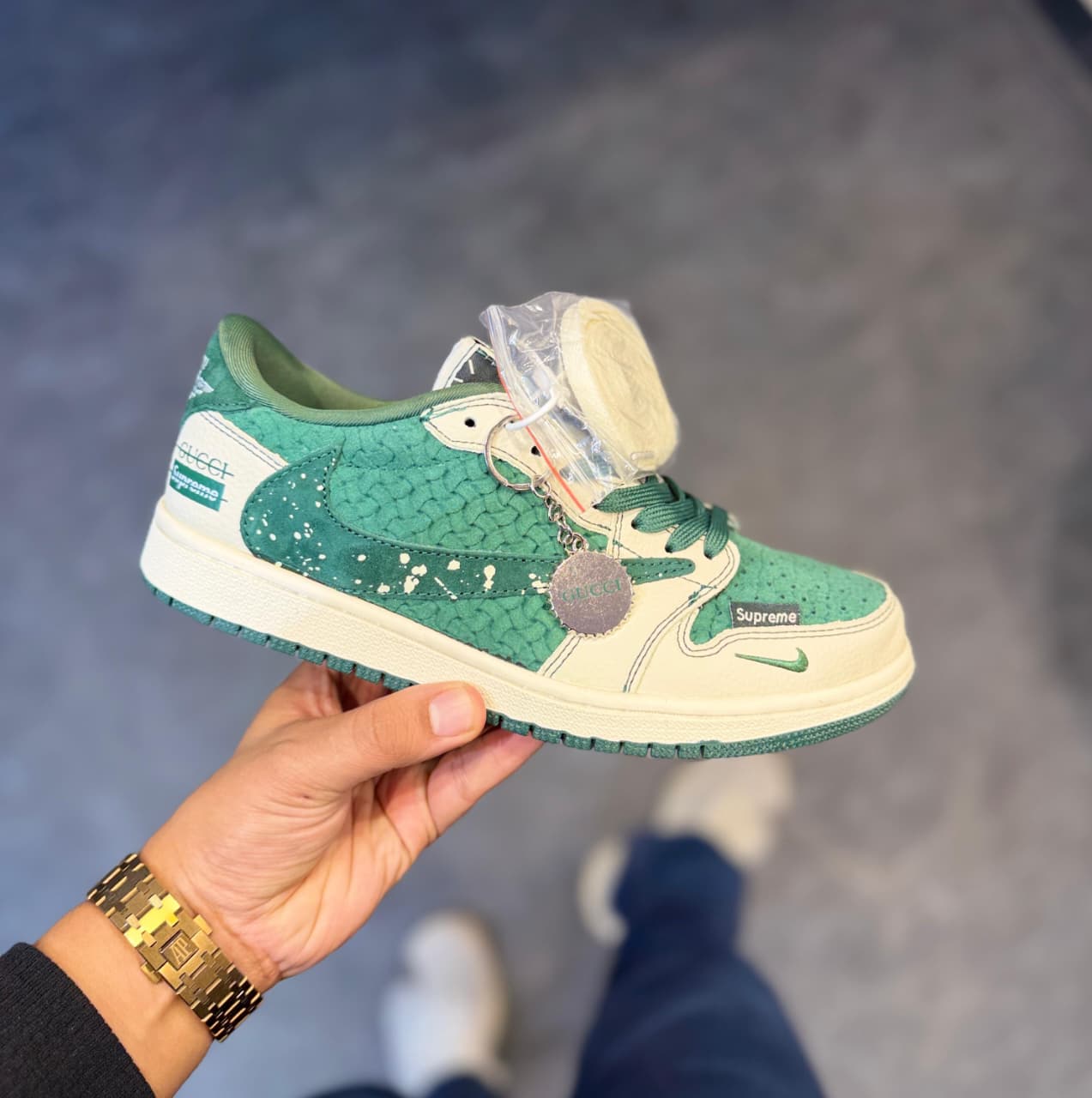 AIR JORDANS RETRO 1 REVERSE SUPREME GUCCI