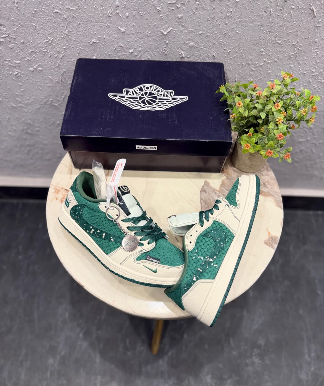 AIR JORDANS RETRO 1 REVERSE SUPREME GUCCI