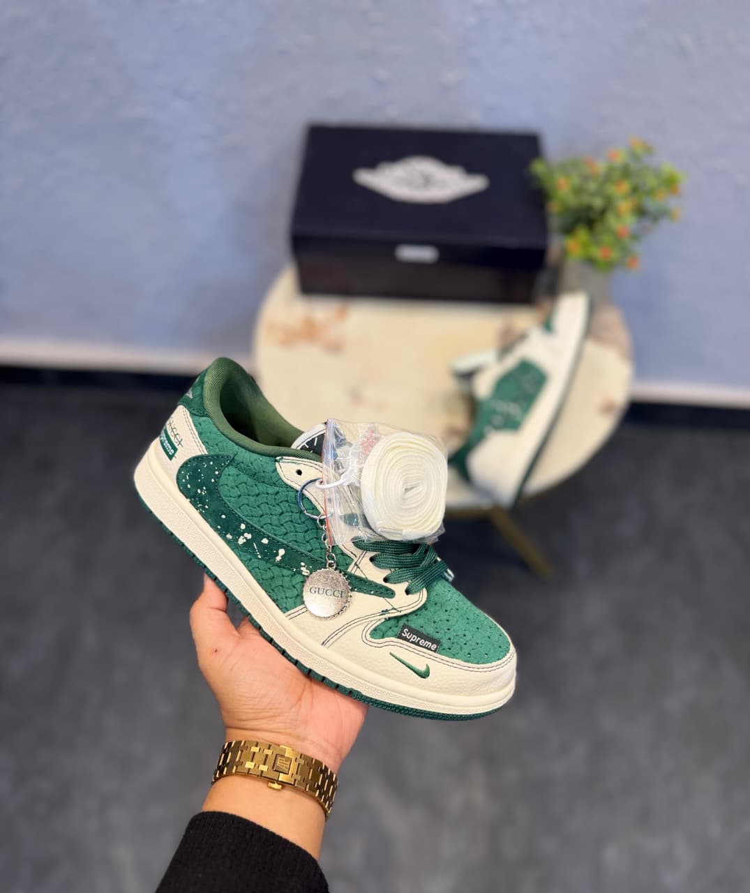 AIR JORDANS RETRO 1 REVERSE SUPREME GUCCI