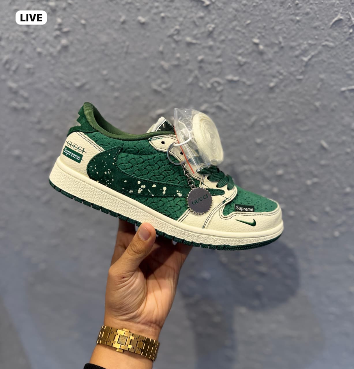 AIR JORDANS RETRO 1 REVERSE SUPREME GUCCI