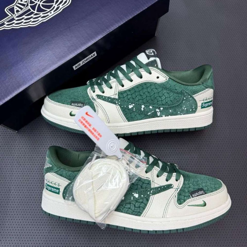AIR JORDANS RETRO 1 REVERSE SUPREME GUCCI