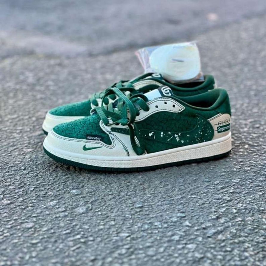 AIR JORDANS RETRO 1 REVERSE SUPREME GUCCI