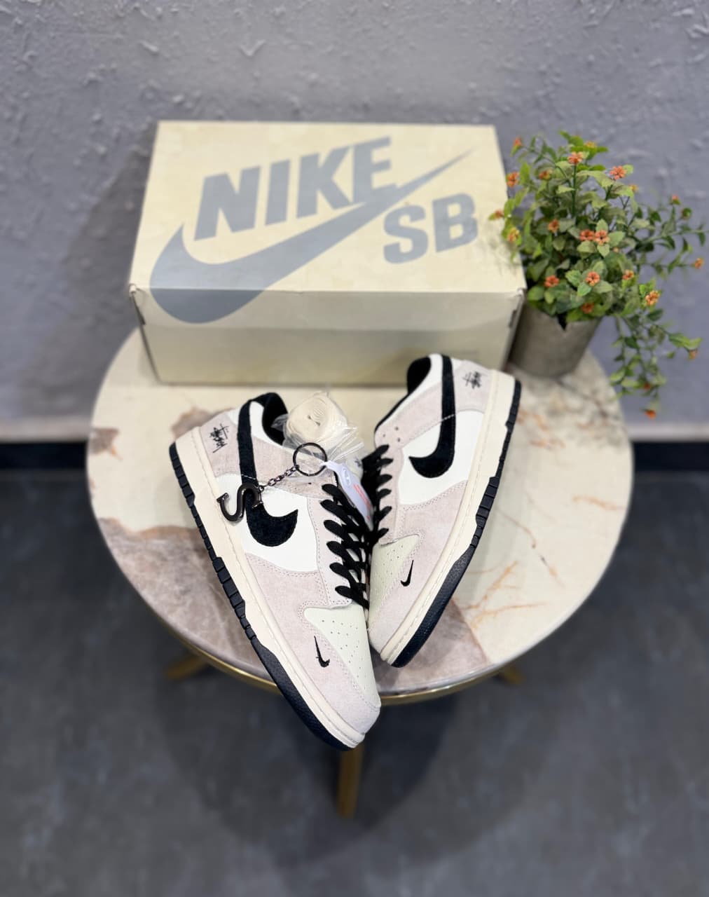 NIKE SB DUNK SYUSSY WHITE BLACK