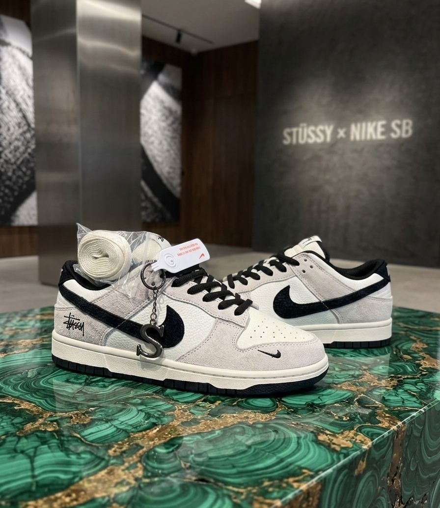 NIKE SB DUNK SYUSSY WHITE BLACK
