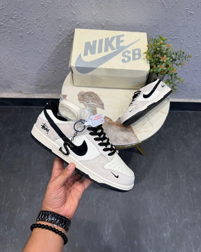 NIKE SB DUNK SYUSSY WHITE BLACK