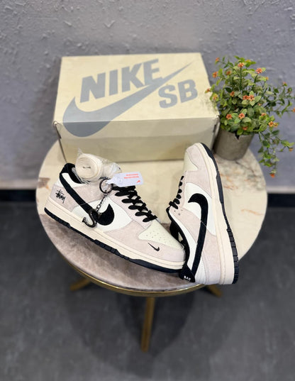 NIKE SB DUNK SYUSSY WHITE BLACK