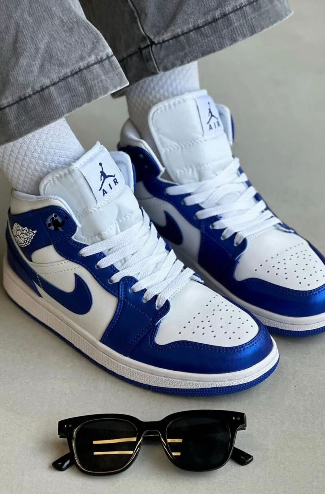 AIR JORDANS RETRO 1 ROYAL BLUE