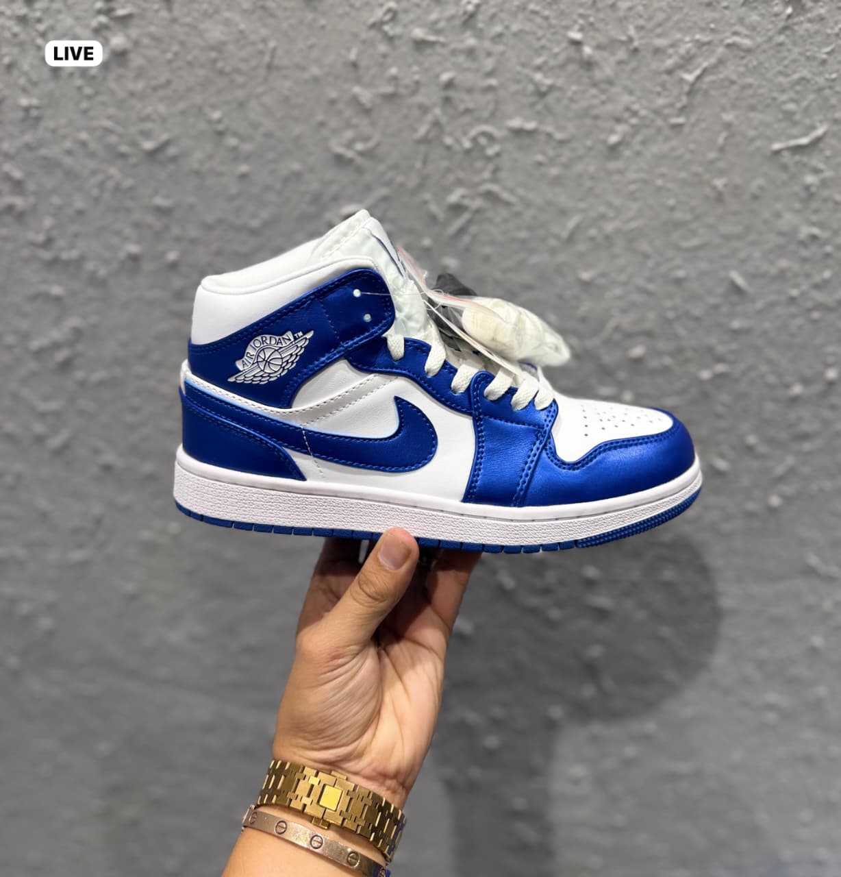 AIR JORDANS RETRO 1 ROYAL BLUE
