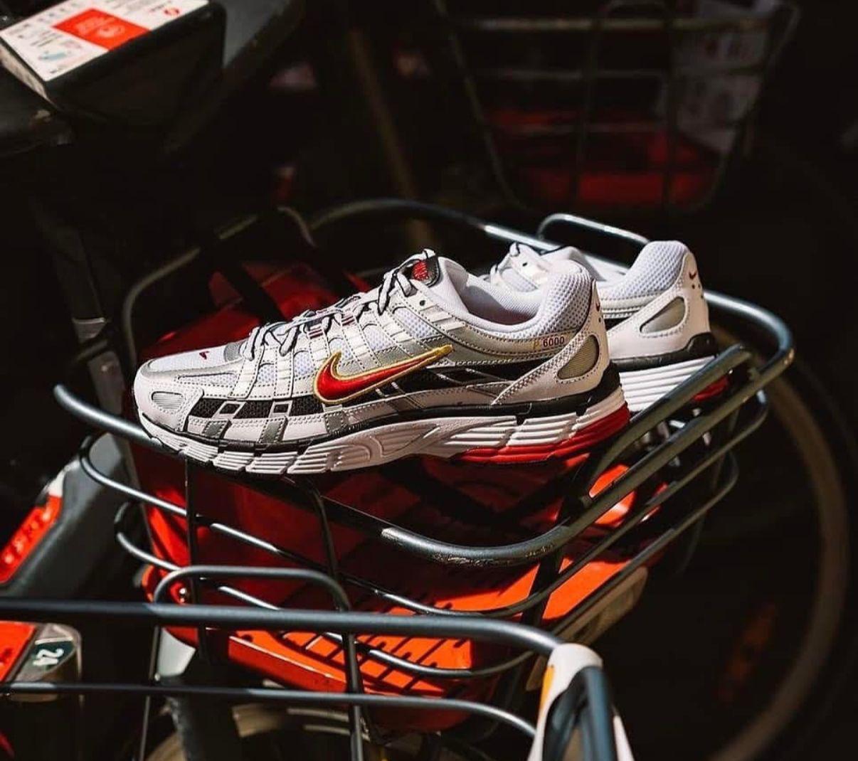NIKE P-6000 TRAINER METALLIC RED
