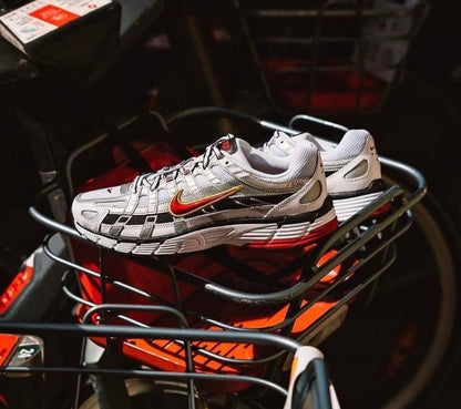 NIKE P-6000 TRAINER METALLIC RED