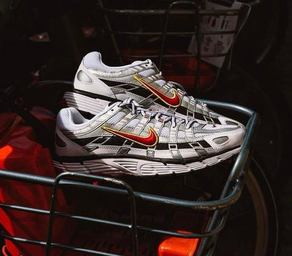 NIKE P-6000 TRAINER METALLIC RED