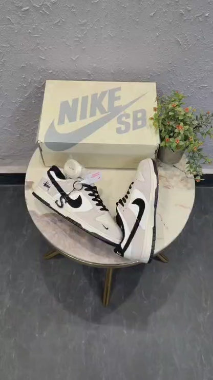 NIKE SB DUNK SYUSSY WHITE BLACK